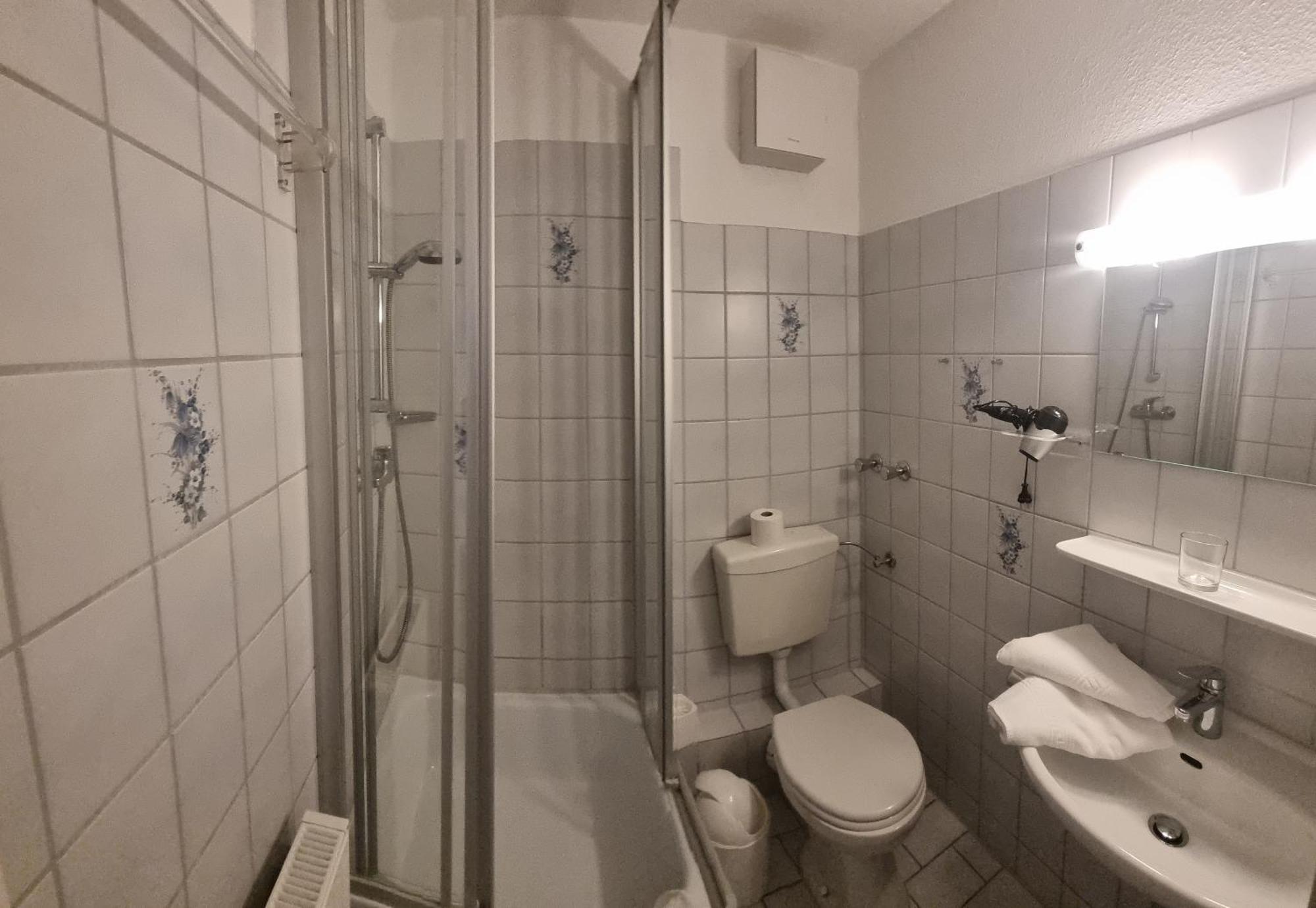 Wenningstedt-Braderup Hotel-Cafe-Lindow מראה חיצוני תמונה